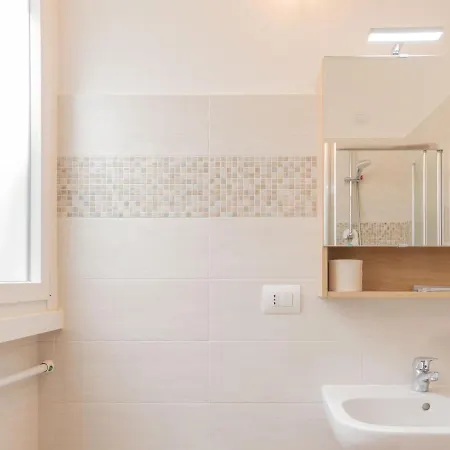 Glicine By Interhome Perledo